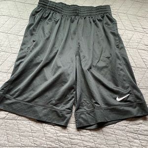 Nike basketball shorts mens large